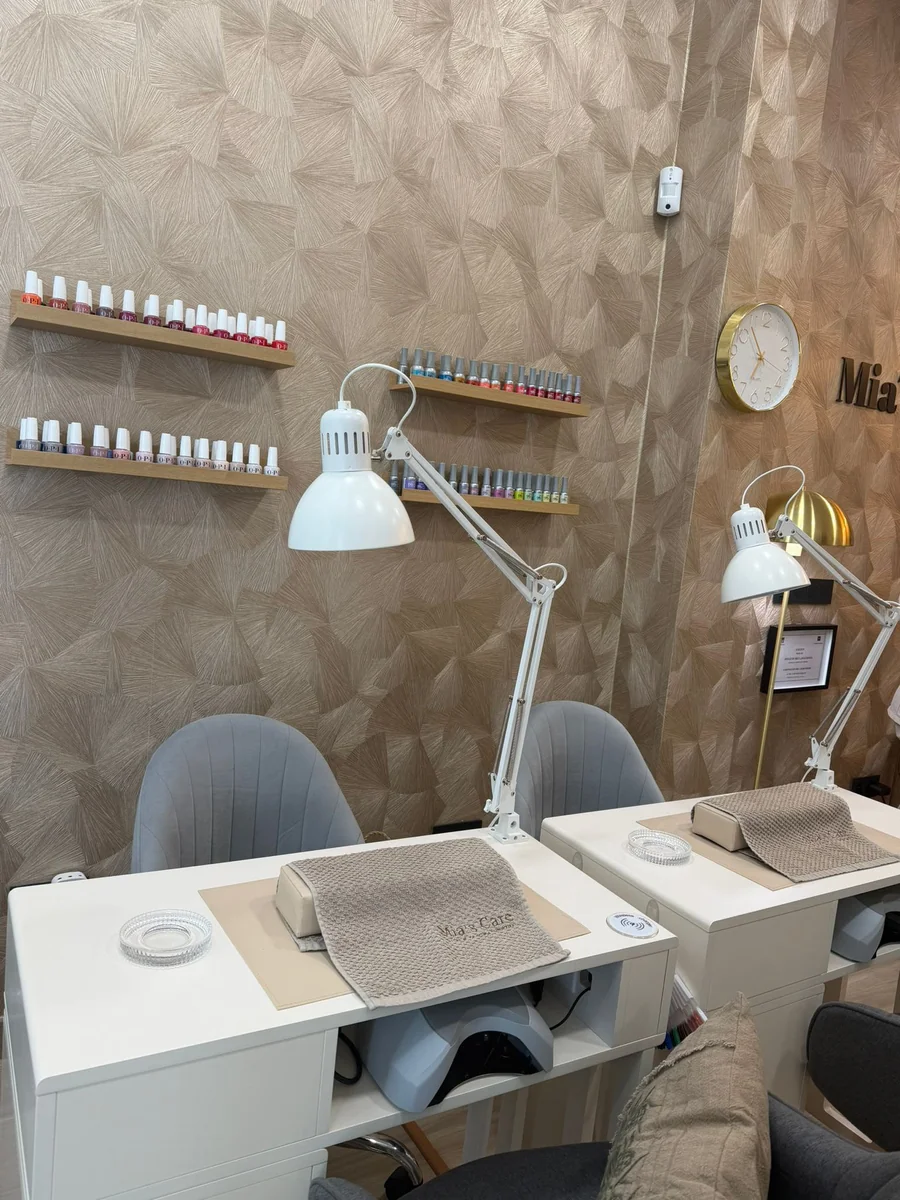 Estaciones de manicura de Mia's Care en Retiro, Madrid