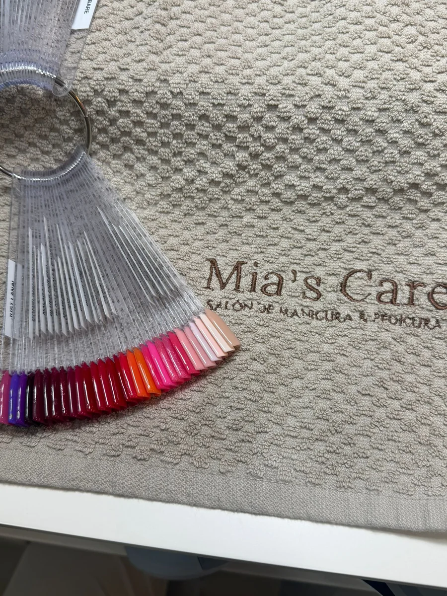 Muestrario de colores de esmalte disponibles